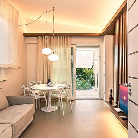 Sea Holidays Apartment مارينا دي بييتراسانْت المظهر الخارجي الصورة