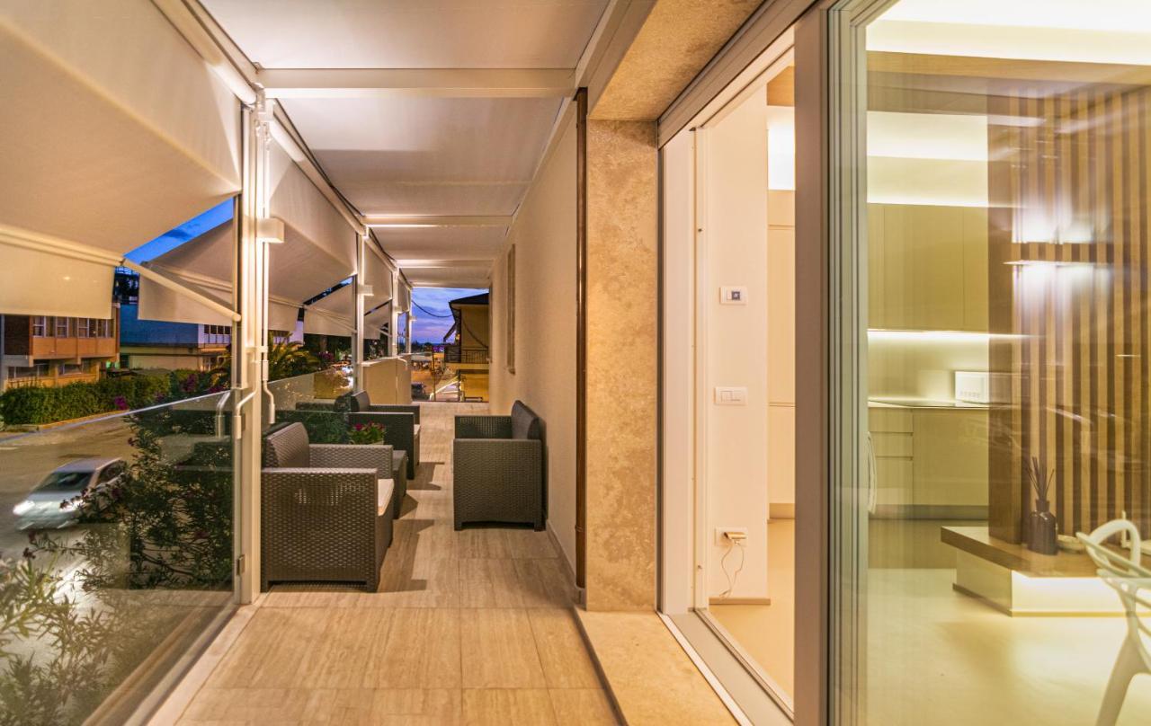 Sea Holidays Apartment مارينا دي بييتراسانْت المظهر الخارجي الصورة