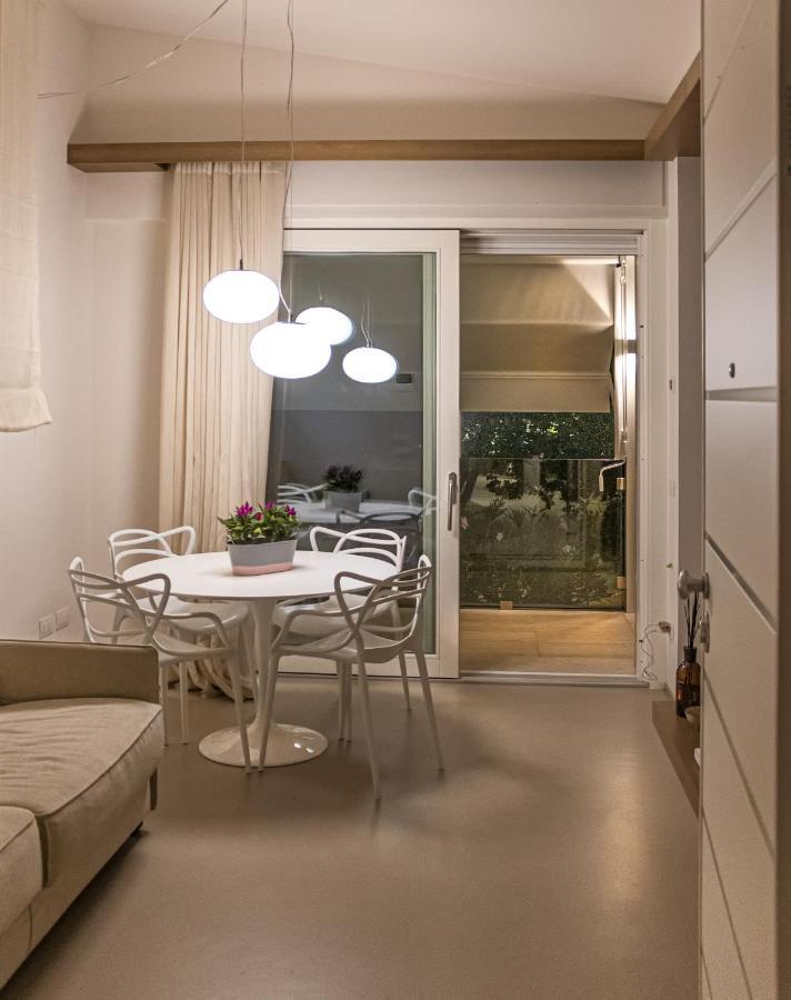 Sea Holidays Apartment مارينا دي بييتراسانْت المظهر الخارجي الصورة