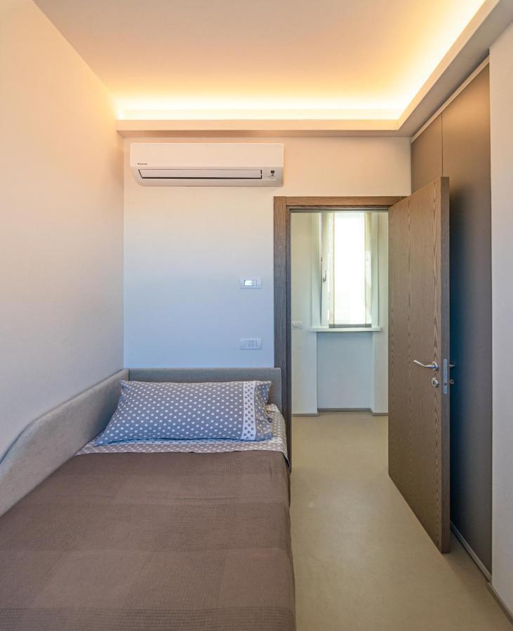 Sea Holidays Apartment مارينا دي بييتراسانْت المظهر الخارجي الصورة