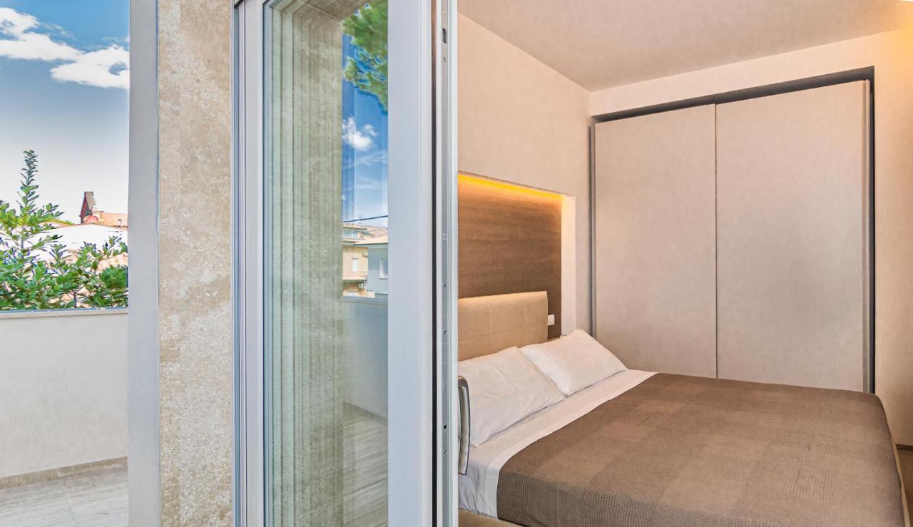 Sea Holidays Apartment مارينا دي بييتراسانْت المظهر الخارجي الصورة