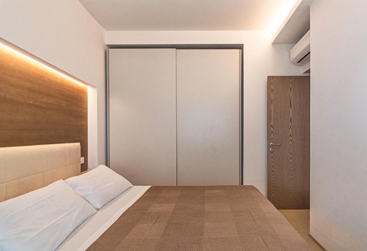 Sea Holidays Apartment مارينا دي بييتراسانْت المظهر الخارجي الصورة